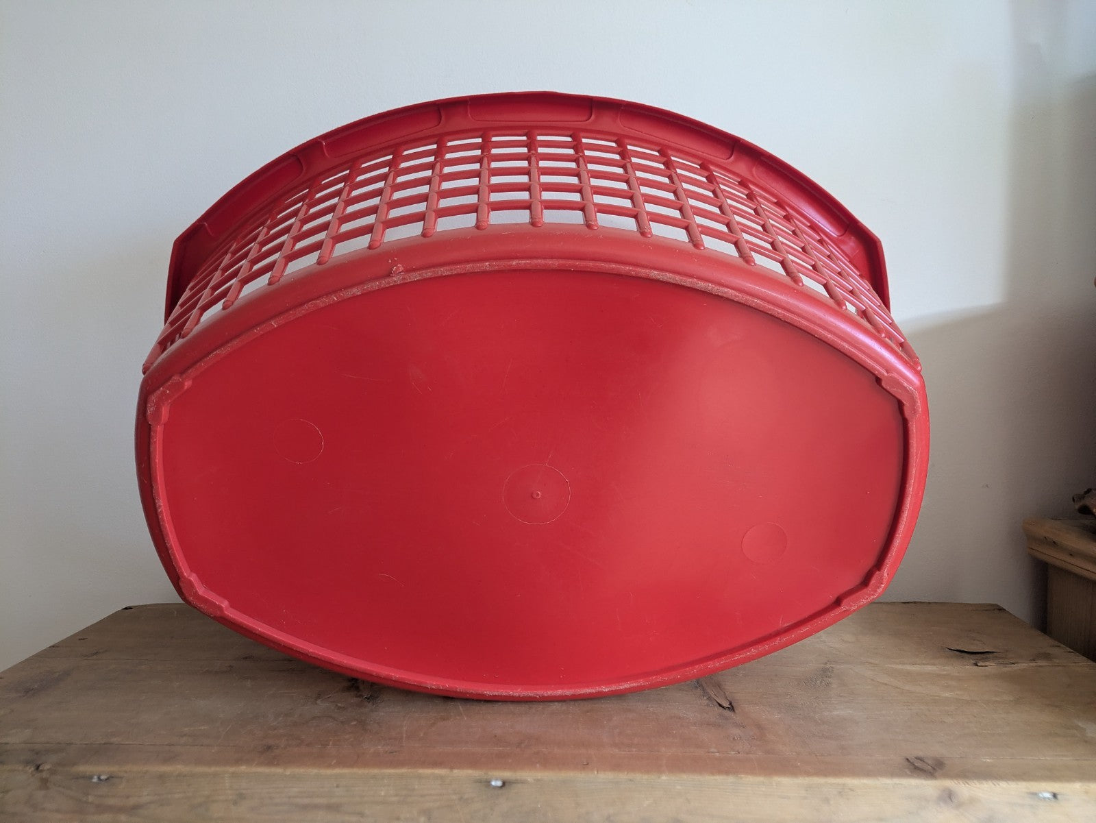RETRO VINTAGE 70s OVAL RED PLASTIC LAUNDRY STORAGE BIN PROP FILM WASHING BASKET