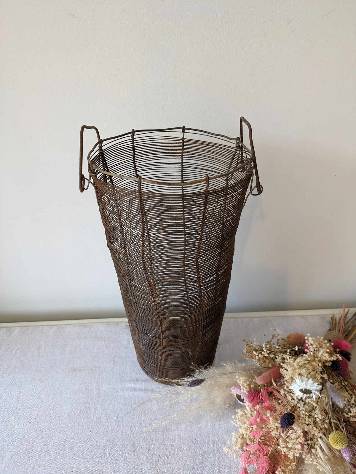 VTG Metal Wire Vase 19.5cm Diam 37.5cm Tall Flowers Prop Florist Display Basket