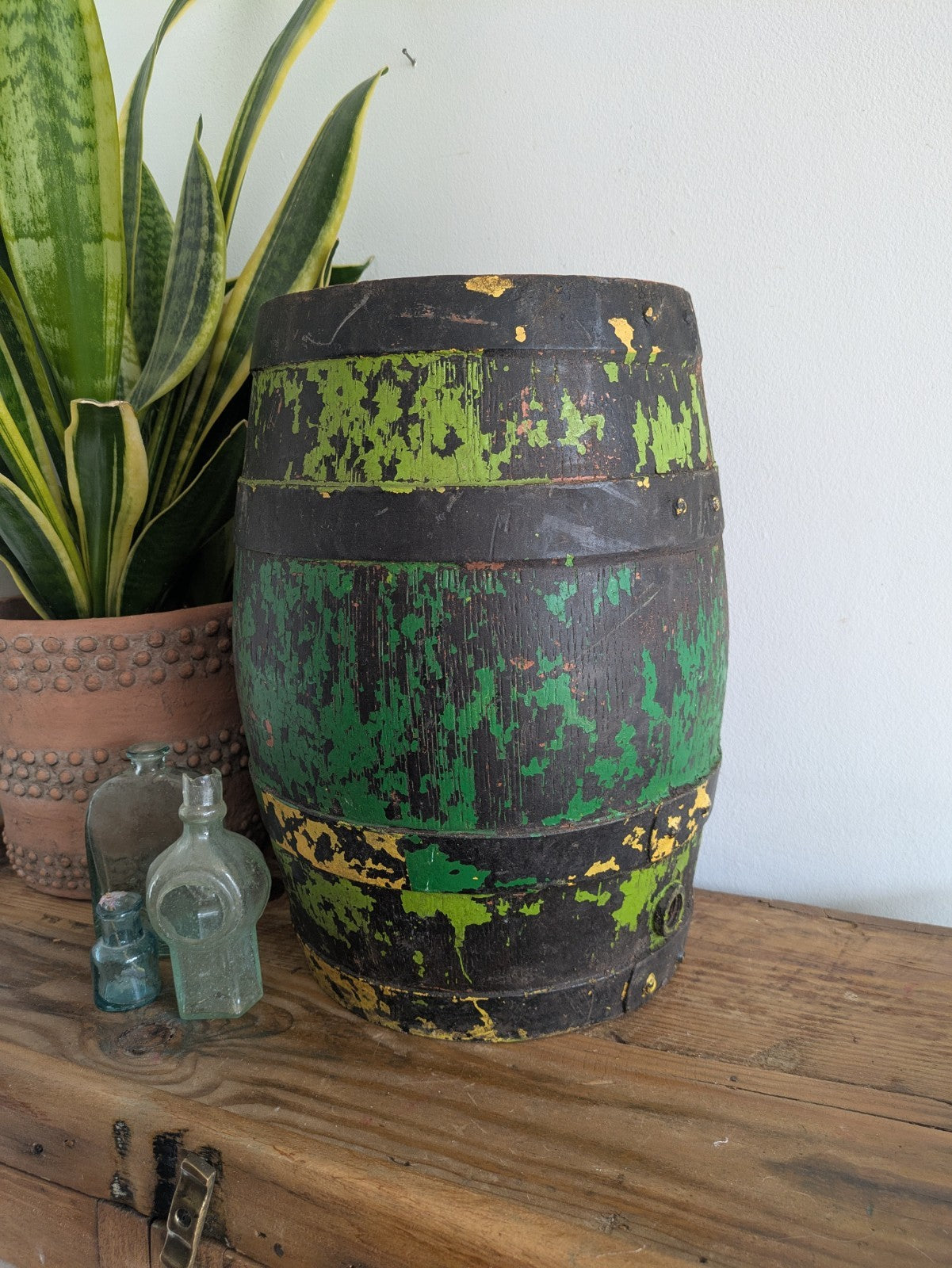 Resin Primitive Whiskey/Water Barrel Keg Man-Cave Brewiana Vintage Mini Painted