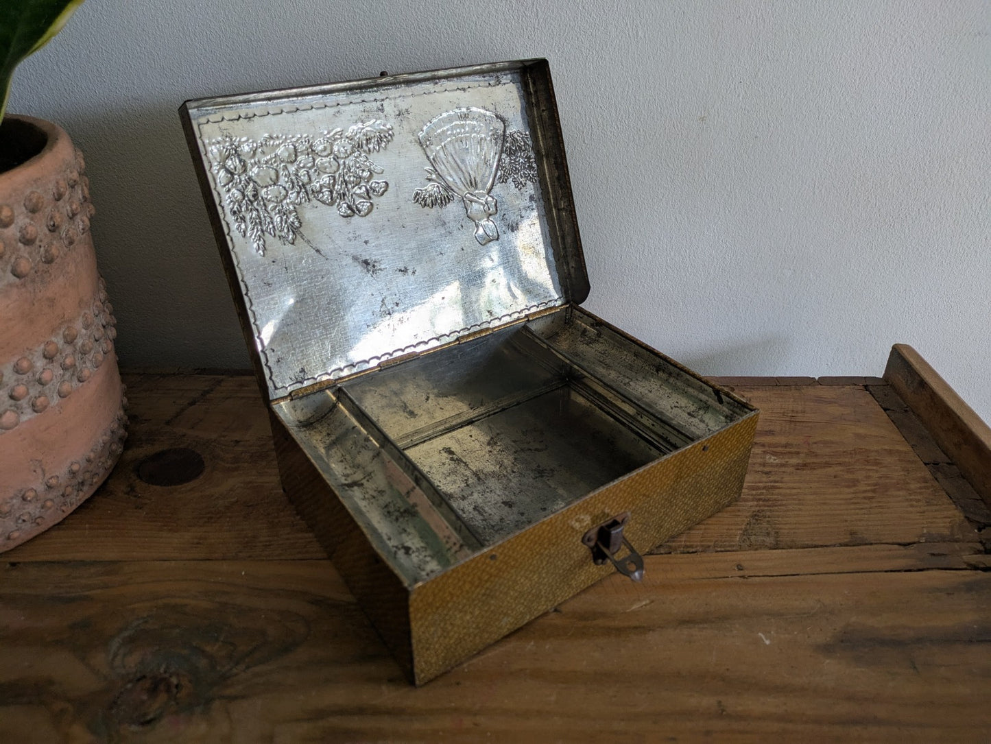 George Bassett Confectioners Workbox Tin c.1930-40 Sewing Storage Tin Gift VTG 