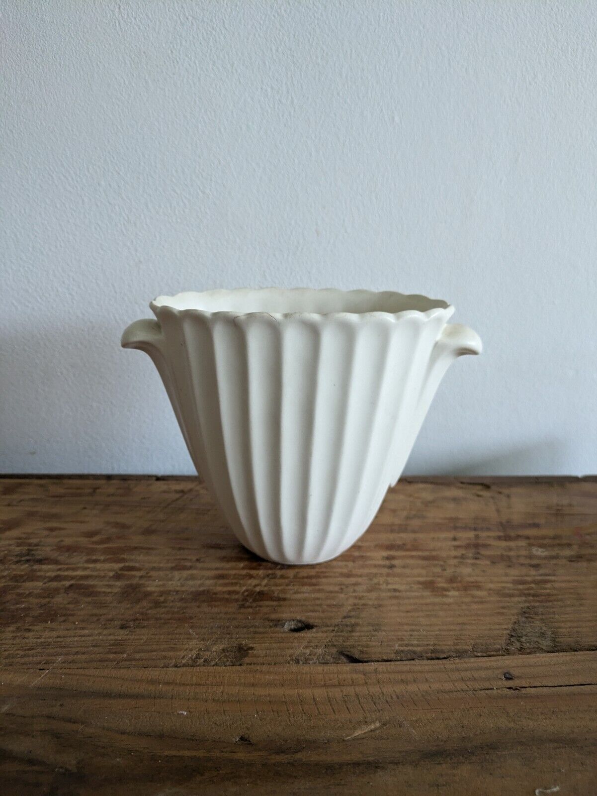 RARE Spodes Velamour England fluted Fan Vase, Off White, 12.3cm Tall Vintage Vgc
