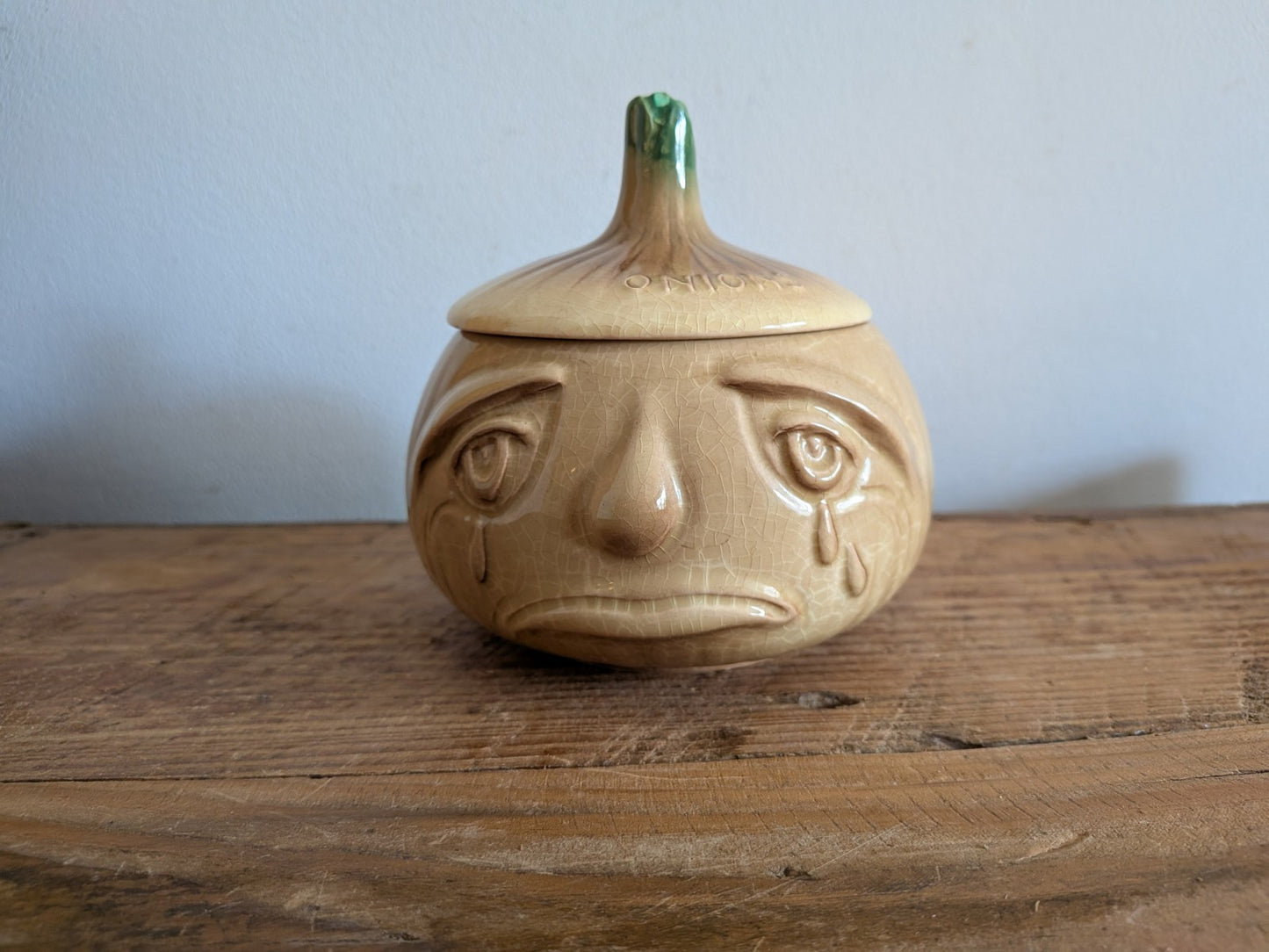 Vintage Crying Onion Pot 4756 Sylvac Lidded Beige Pot Made in England Crazed Old