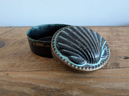 Antique Vintage Metal Clamshell Brass Oyster Clam Shell Pot Tin Box Ornament Old