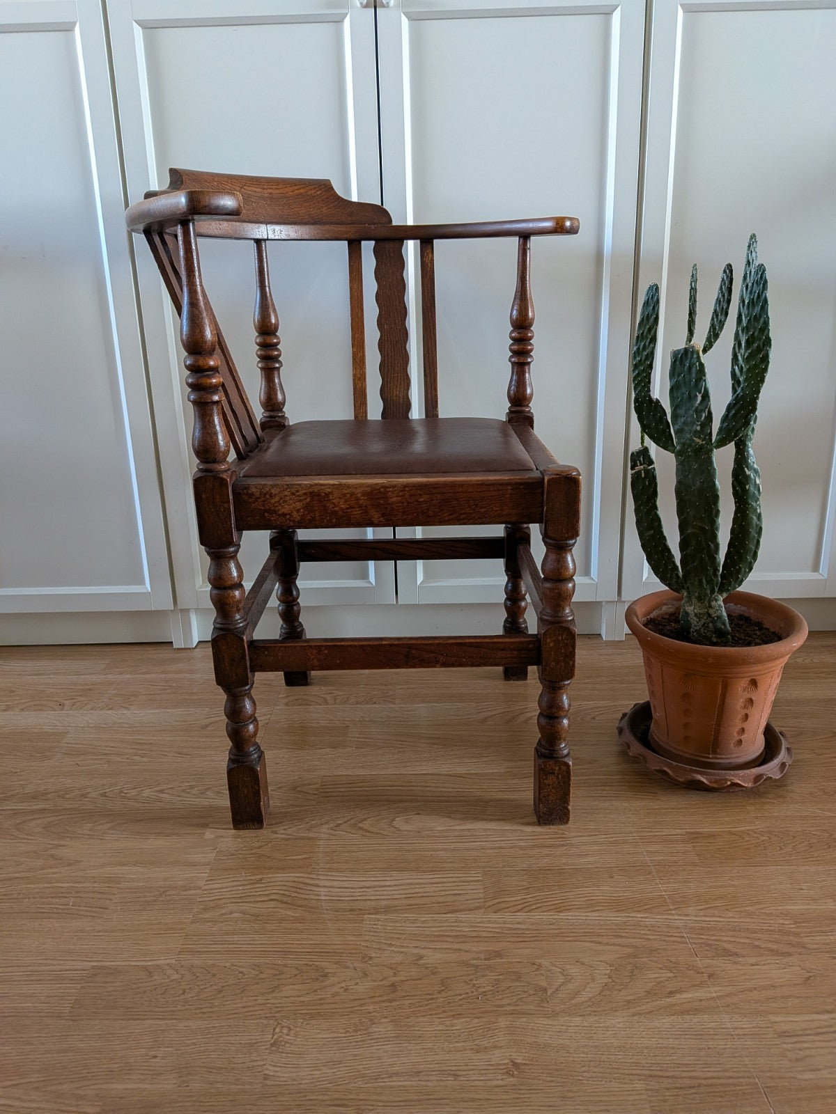 Antique Victorian Carved Oak Corner Chair with Leather Seat VTG Prop Decor Solid