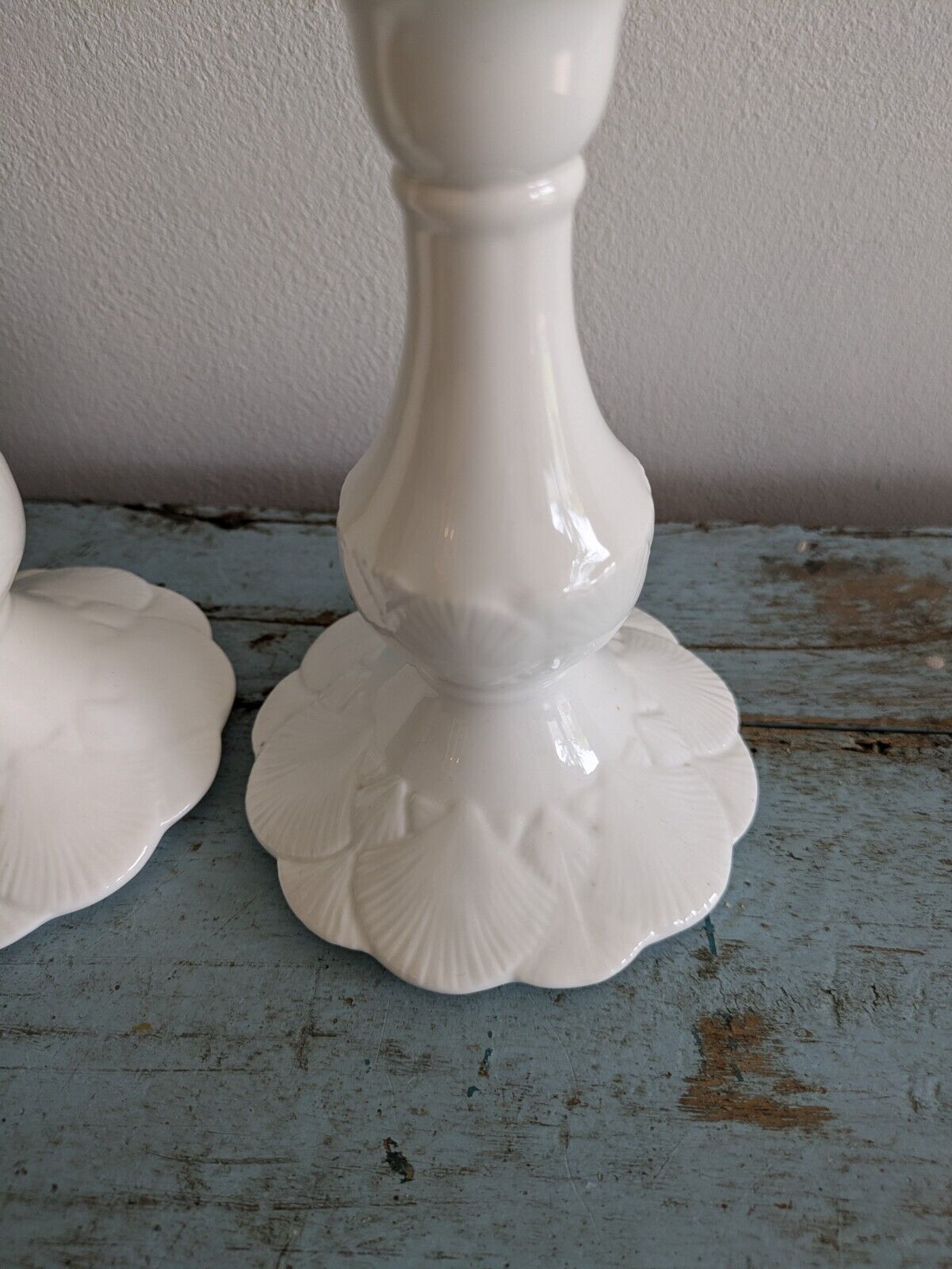 Pair VTG White COALPORT OCEANSIDE Fine Bone China Candlesticks Shell Design Vgc 