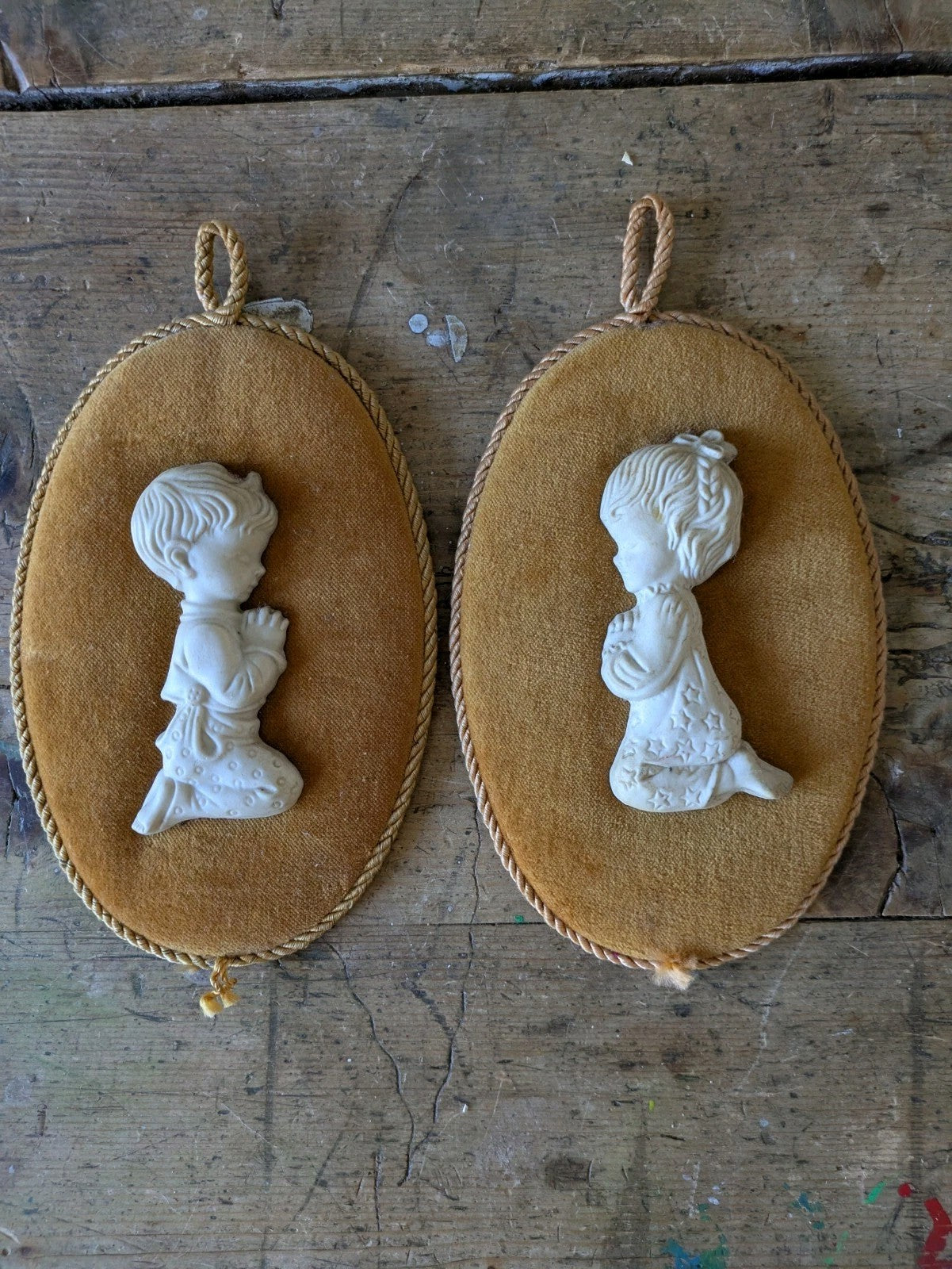 Vintage 60's Ceramic on Velvet Capodimonte Praying Children Figures Retro Yellow