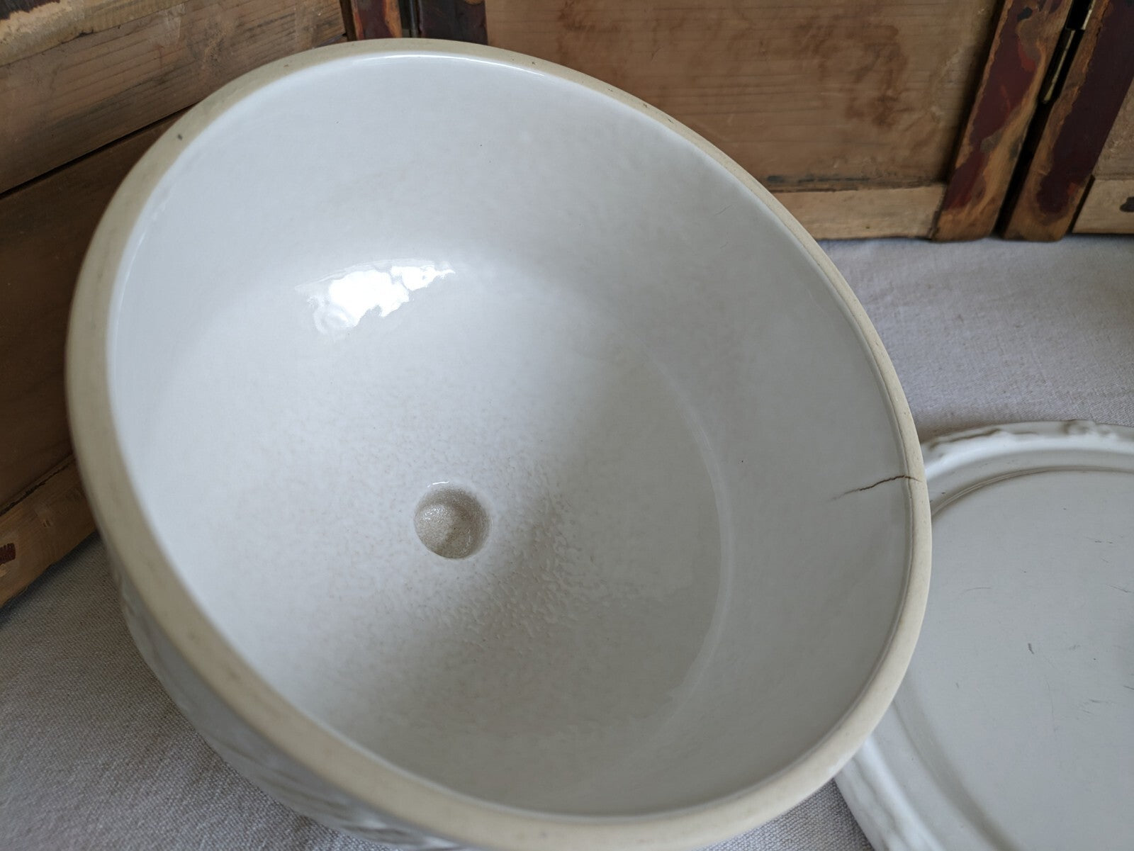 VTG XL White Embossed Harvest Fruit Ceramic Cheese Cake Dome Cloche Cover +Plate
