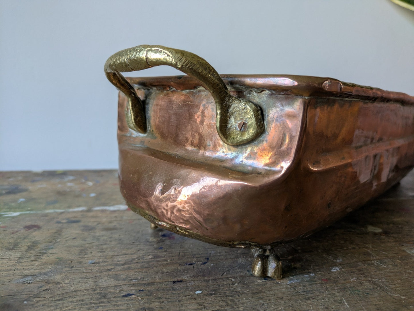 XL Antique Hammered Copper Pot Roll Edge Dovetail Seam Brass Lion Planter Window