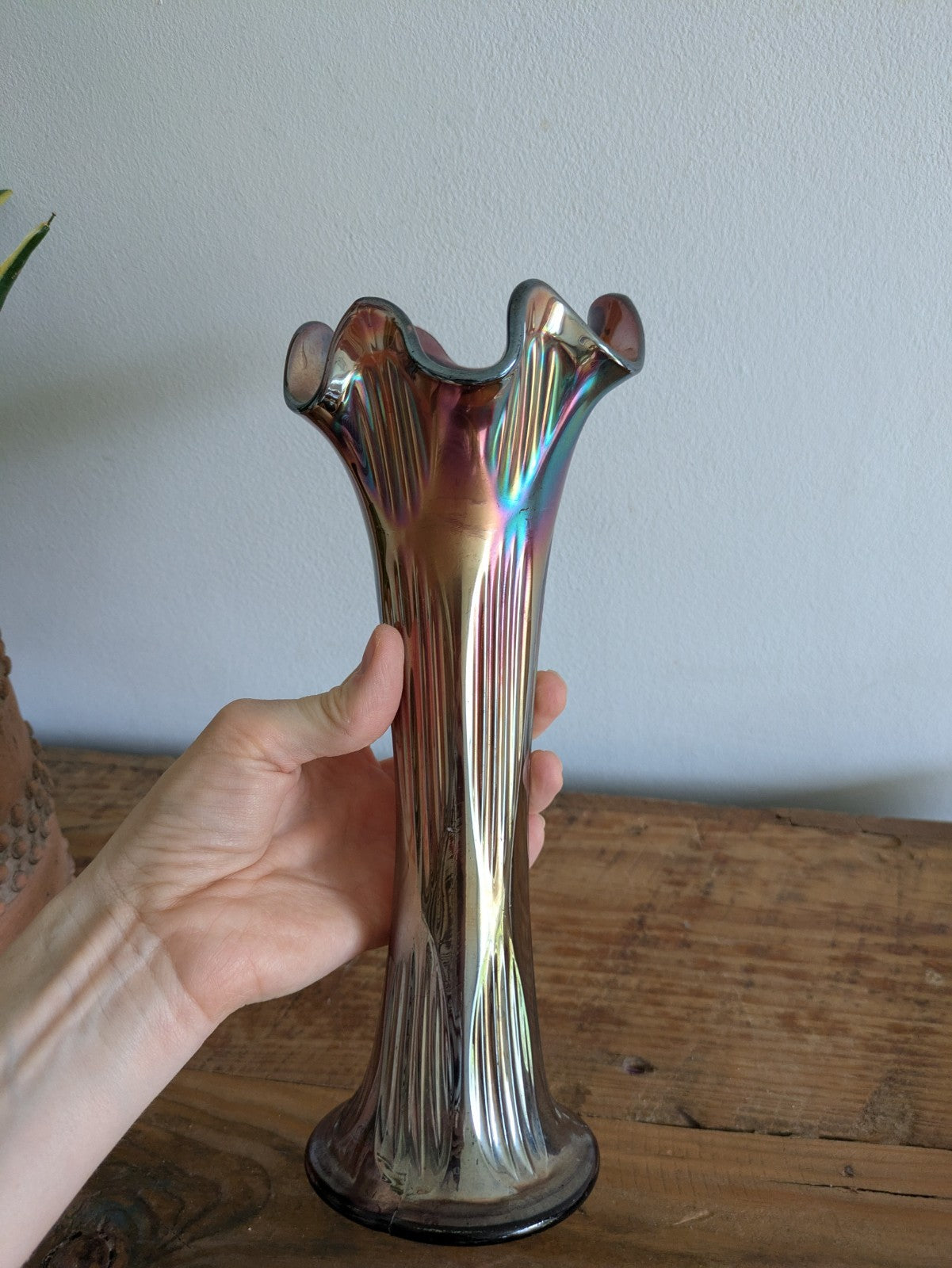 Vintage FENTON 26.8cm Tall Amethyst Iridescent GLASS Frilled Rim VASE Ribbed Vgc