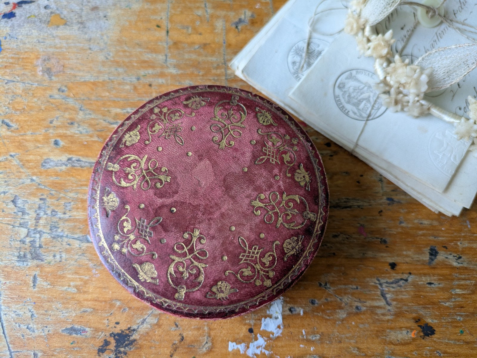 Vintage Leather Maroon Gold Trim Round Trinket Pill Box Storage Pot Pattern Vgc