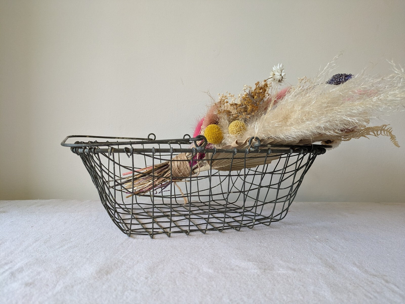 RETRO vtg 70s Metal wire shopping STORAGE BIN PROP FILM BASKET Handles Mesh Old