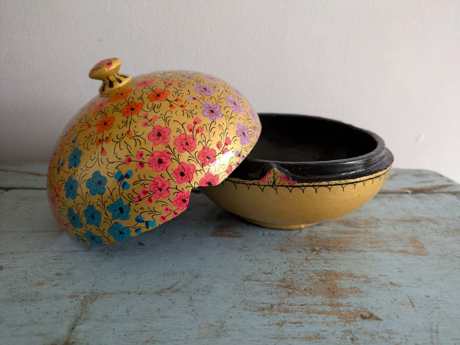 Vintage Kashmir traditional Colourful hand crafted papier mache box Vgc Floral