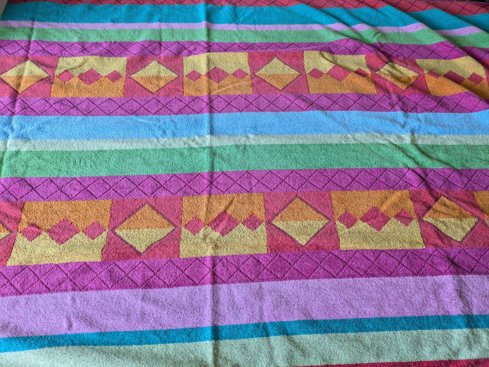1 Vtg Towel Rainbow Geometric Terry Retro Bath bathroom prop Midcentury Cotton