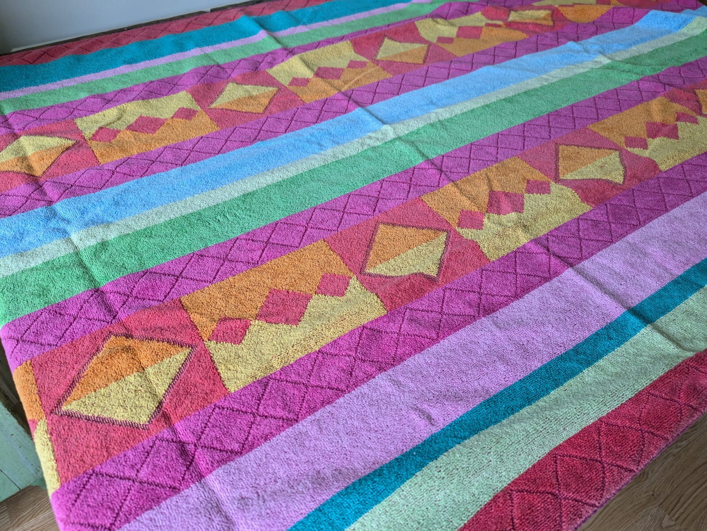 1 Vtg Towel Rainbow Geometric Terry Retro Bath bathroom prop Midcentury Cotton
