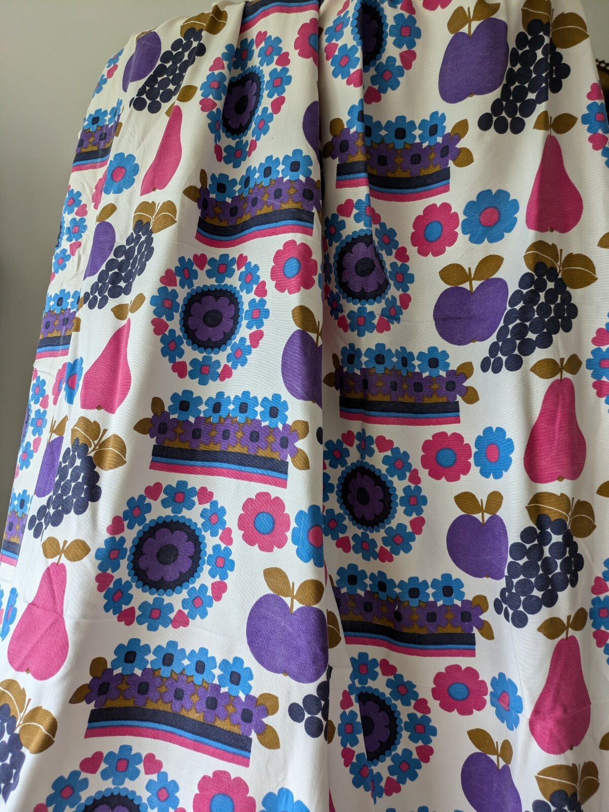 Cotton Fabric 2.57 METRES Material Grapes Fruit Purple Vintage Retro Floral Rare
