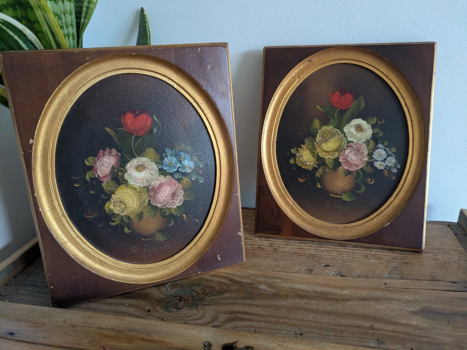 Pair of Signed R.Rosini Still Life Flowers Oil Paintings on Canvas Framed Oval