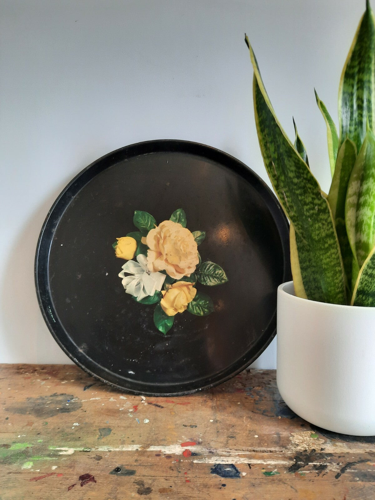 RARE 1960’s VINTAGE WORCESTER WARE PICNIC TRAY cabbage rose black metal round