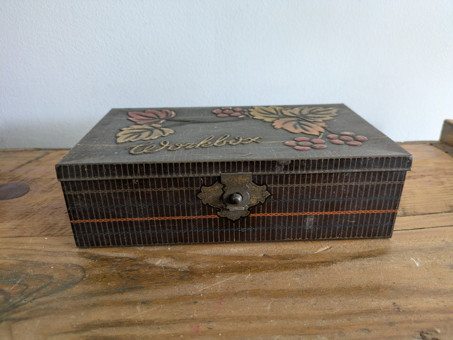 Vintage Tin Geo Bassett Workbox Leaves And Berries Sewing Tin Box Craft Storage 