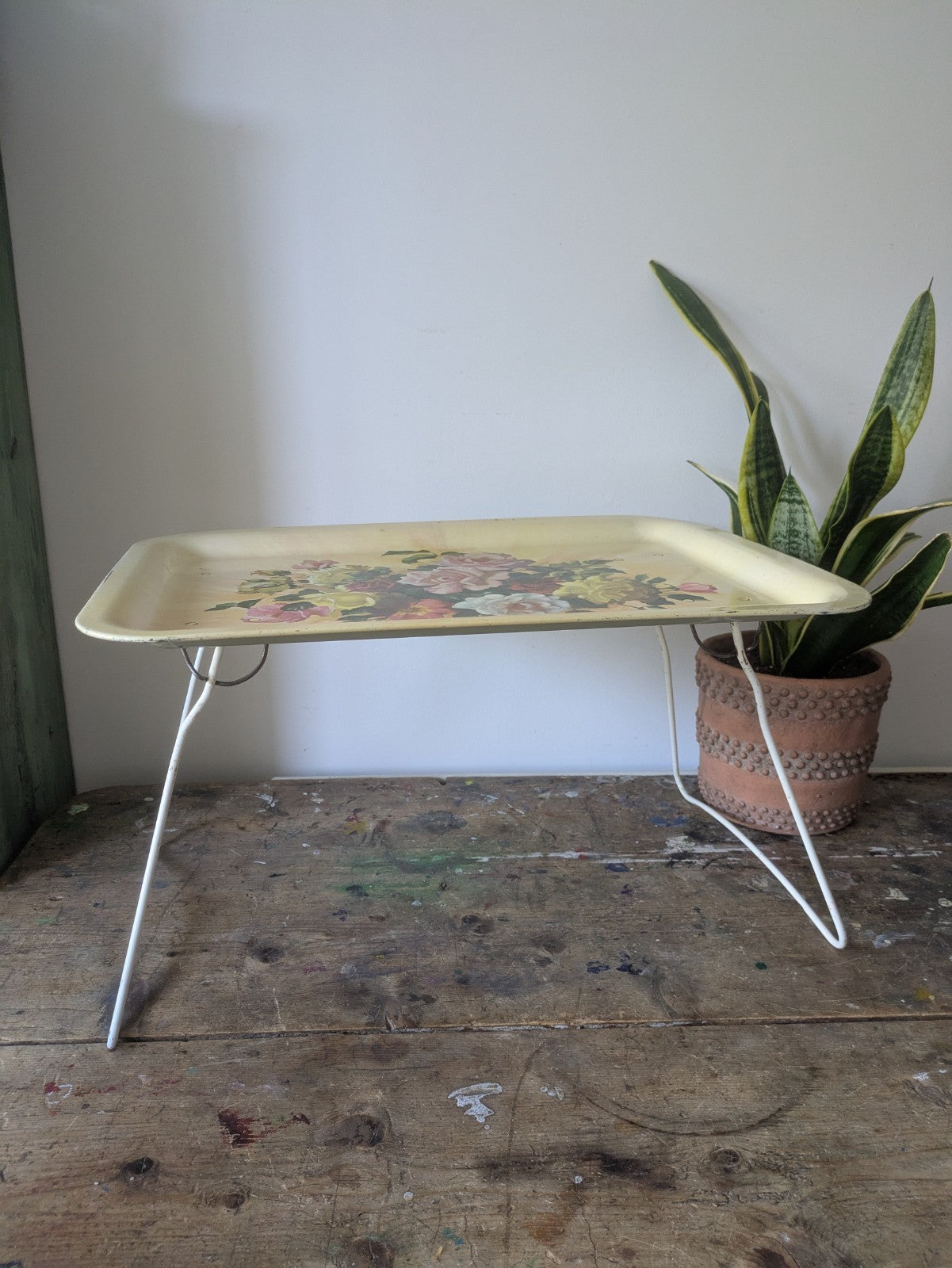 Vintage Retro Folding Lap Tray Breakfast Table Floral Rose Bouquet Prop Film TV 