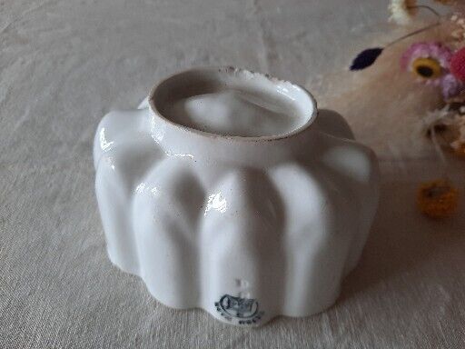Antique Vintage White Ironstone Fluted Jelly Mould Pattern Inside Cetem Ware Old