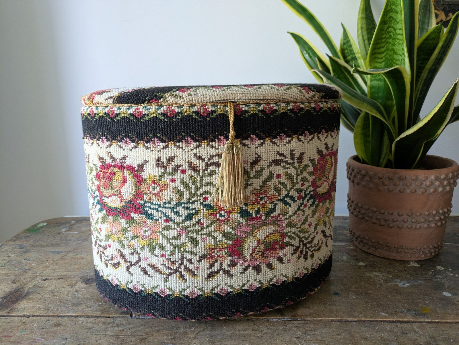 VINTAGE HAND MADE TAPESTRY COVERED SEWING BOX STORAGE BOX MADE IN ENGLAND FLORAL