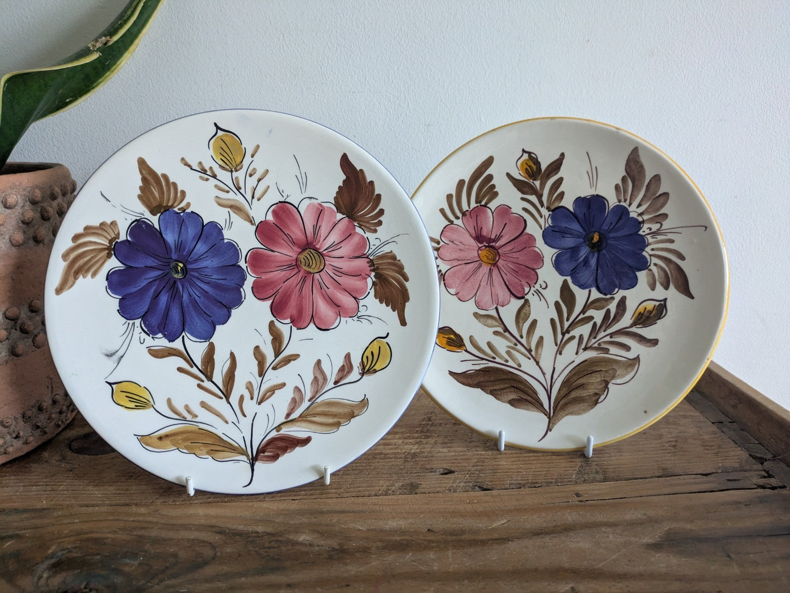 2x Platart S.L Hand Decorated Flowers Blue & Yellow Rim Design Plates Spain Vgc