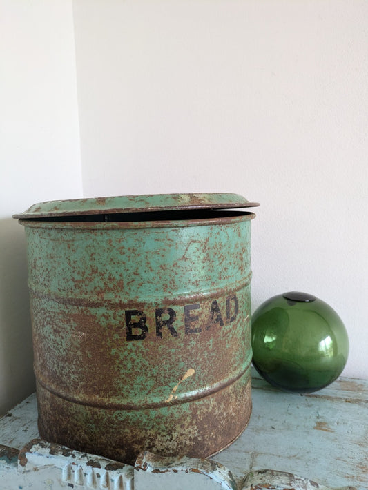 Vintage Pelican RETRO Enamelled Round Farm House Bread Bin Flip Lid Green Prop