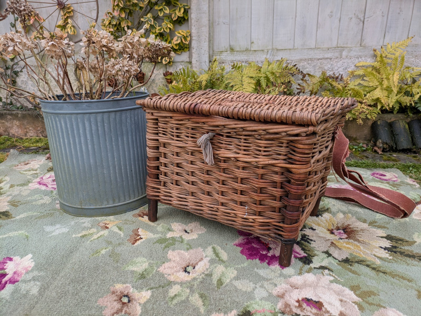 Fishing Creel Basket Logs Fireside Toys Storage Prop Vintage Wicker Seat Small