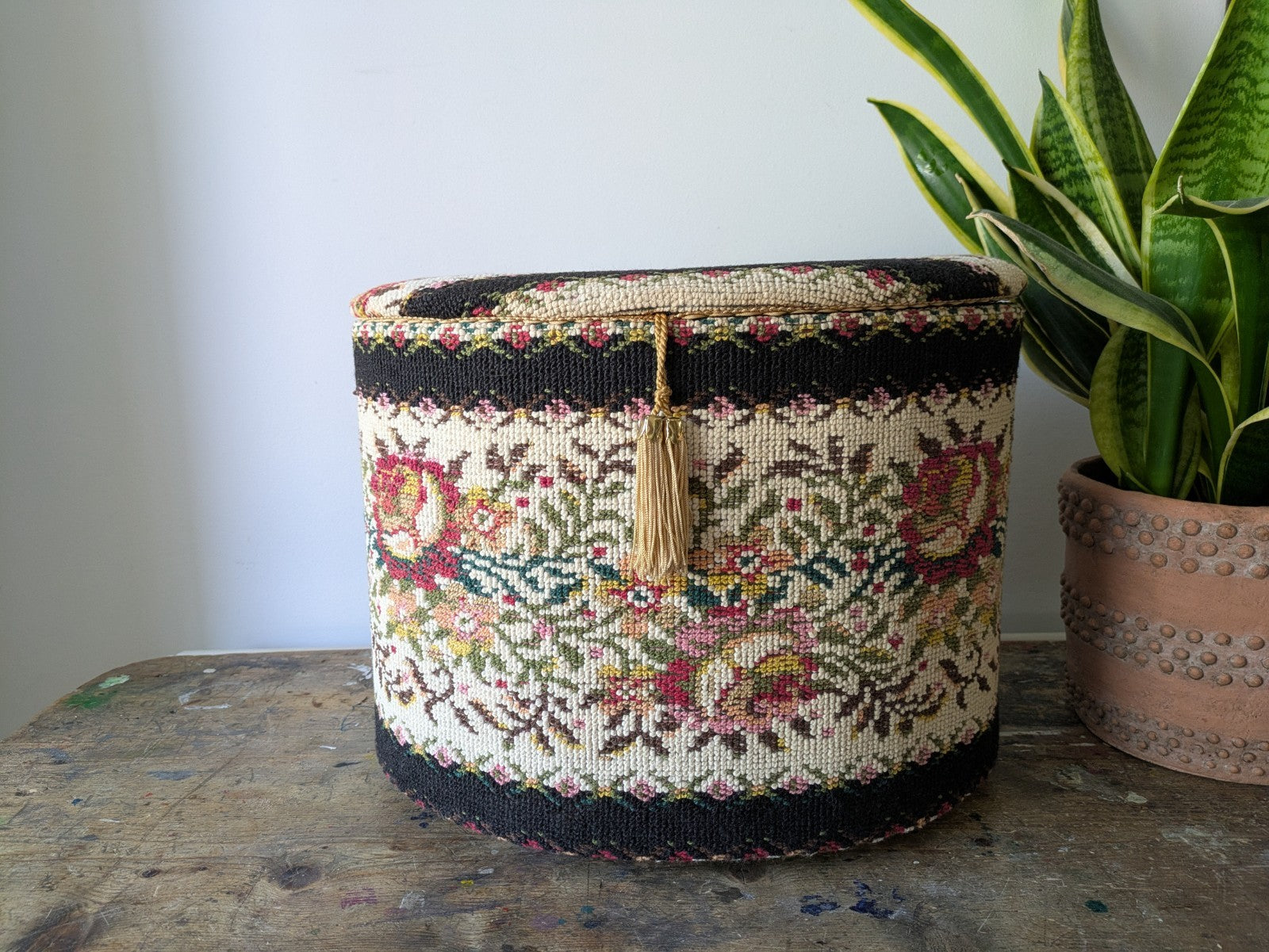 VINTAGE HAND MADE TAPESTRY COVERED SEWING BOX STORAGE BOX MADE IN ENGLAND FLORAL
