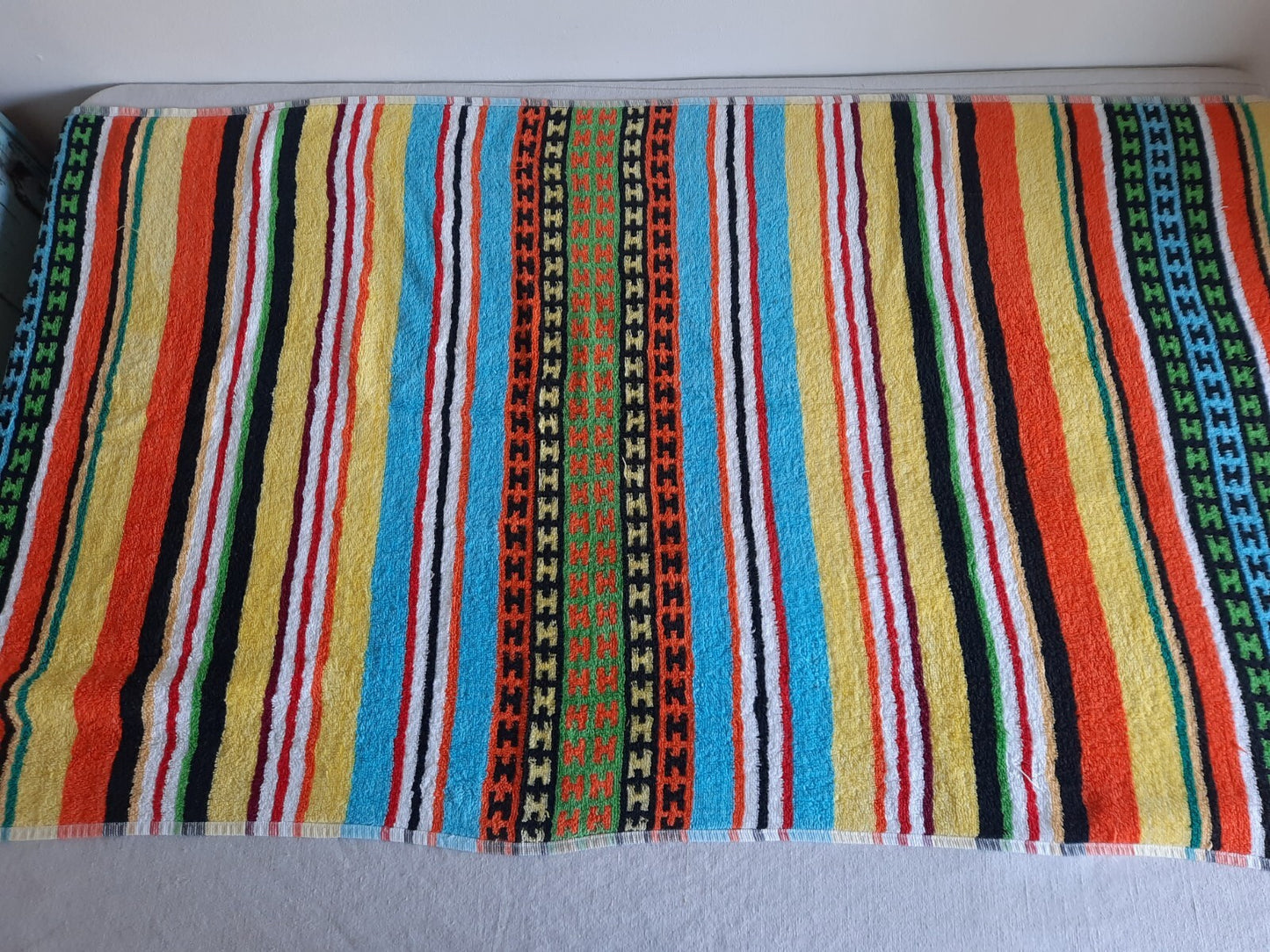 1 Vintage Towel Rainbow Retro Bath bathroom prop Midcentury Cotton Mcm L Stripe