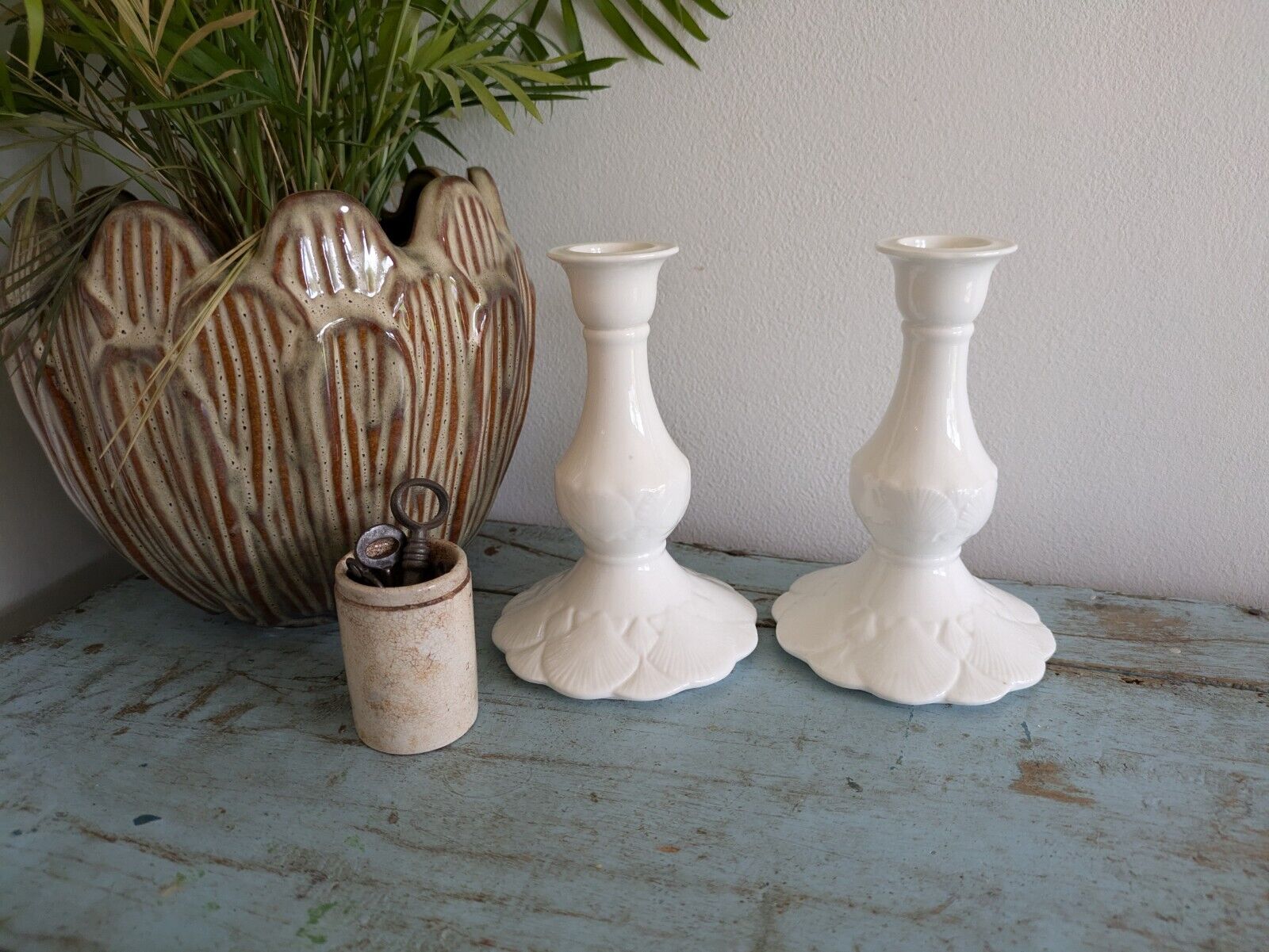 Pair VTG White COALPORT OCEANSIDE Fine Bone China Candlesticks Shell Design Vgc 