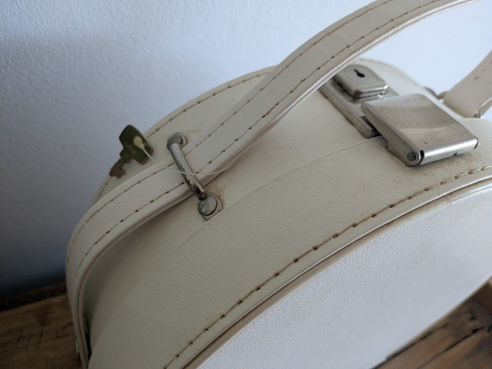 Vintage White Beauty Makeup Case Vanity Case Suitcase Luggage Holdall Retro Prop
