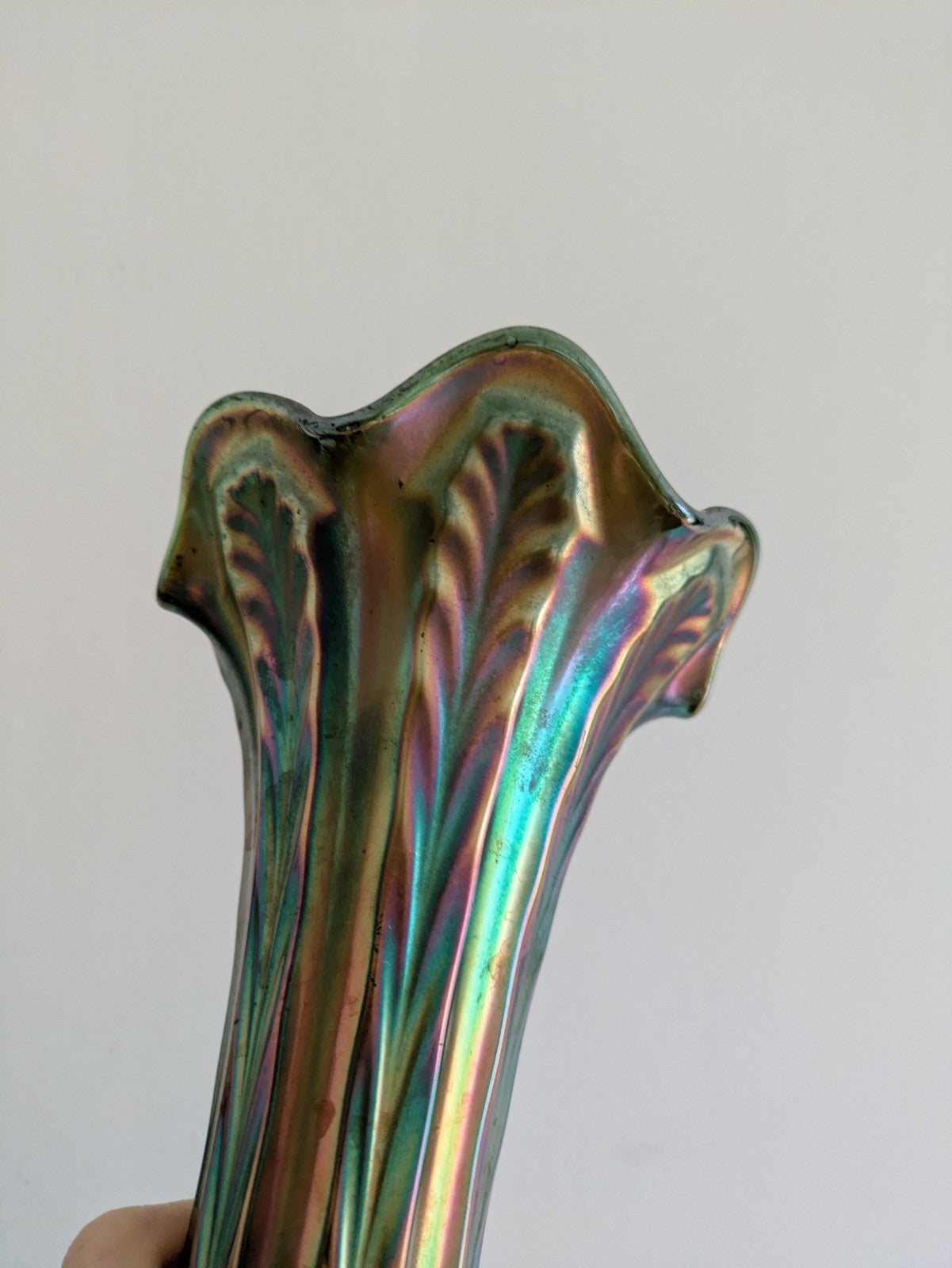 FENTON PLUME PANELS FEATHER GREEN CARNIVAL GLASS VASE RUFFLE RIM 1940S SWUNG VGC