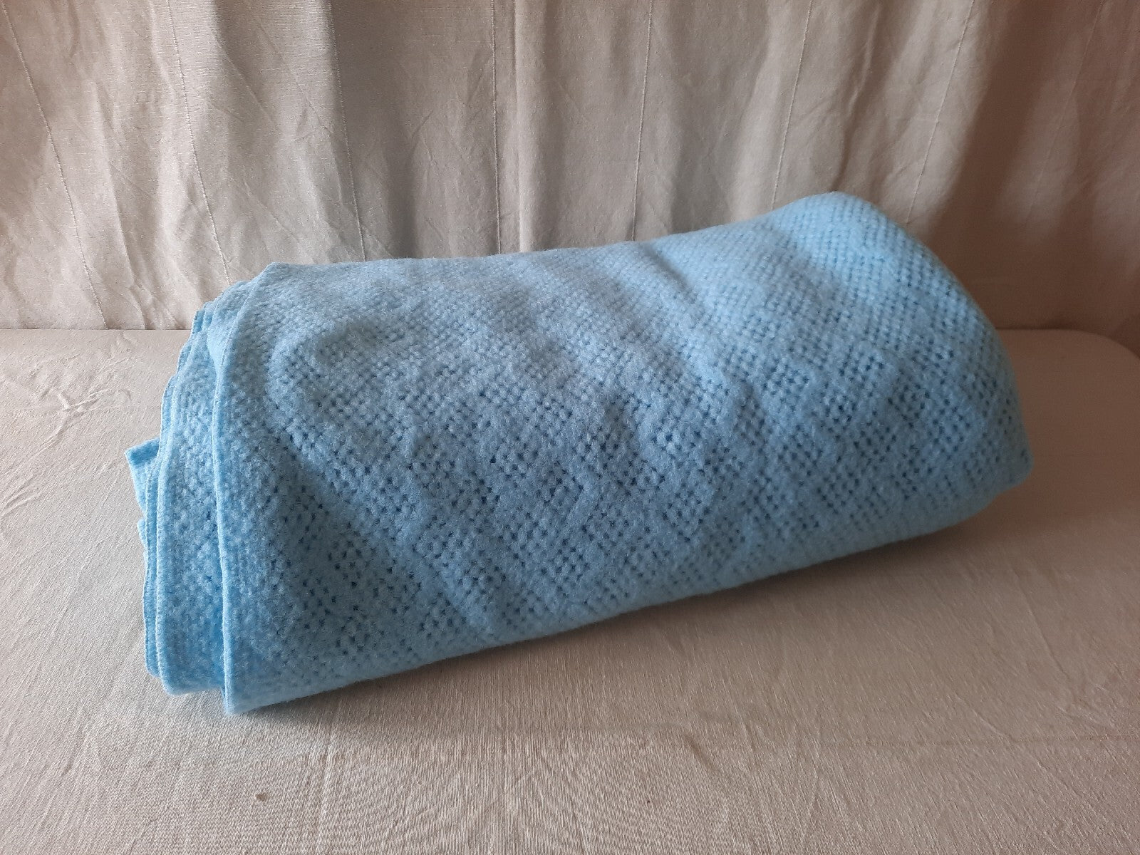 Vintage honeycomb pastel Blue cellular Blanket 226cm x 256cm retro Warm Throw 