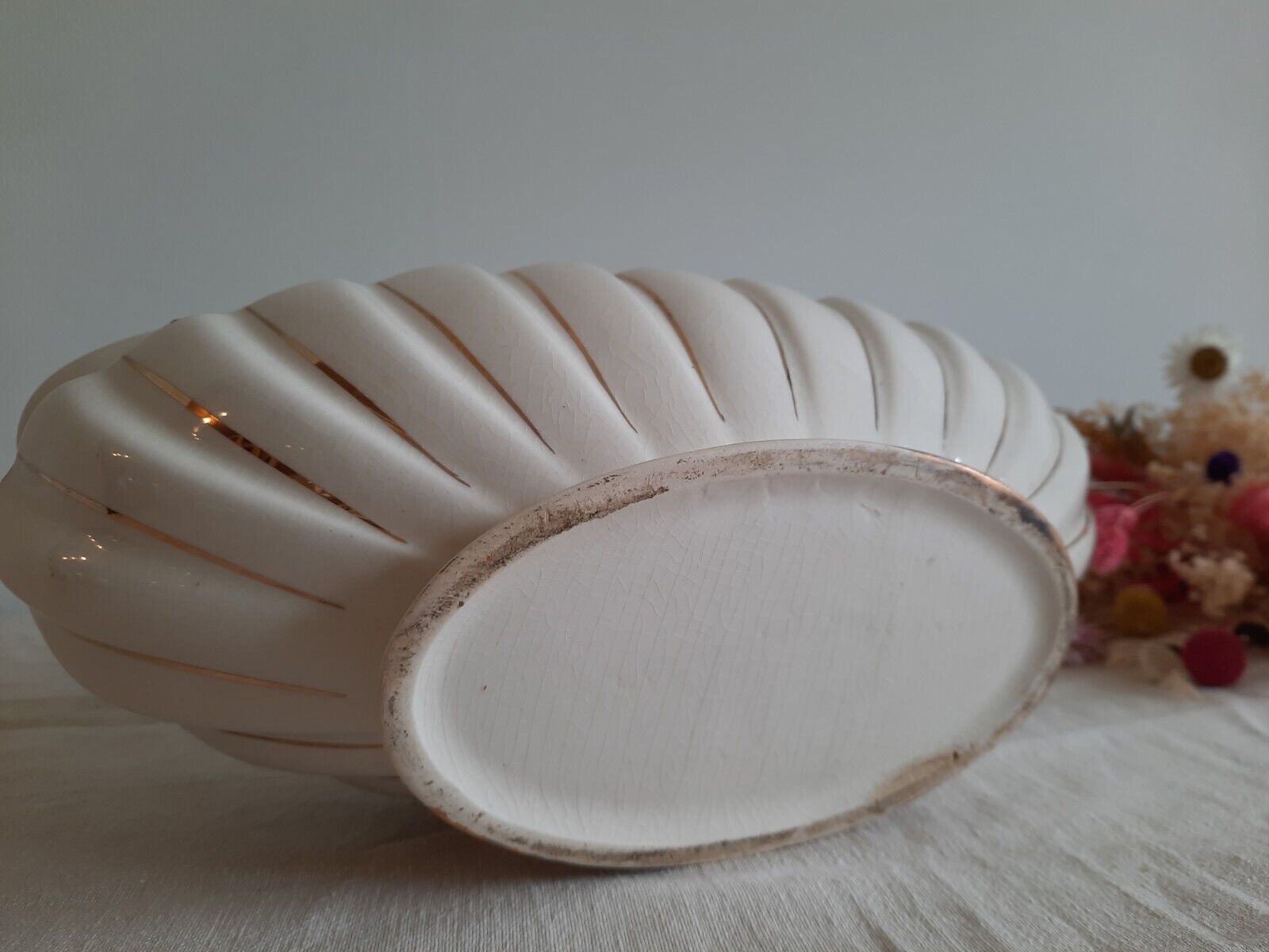 Shell Patterned Oval Mantle Vase White 1940's Pottery Gilt Retro Vintage Florist