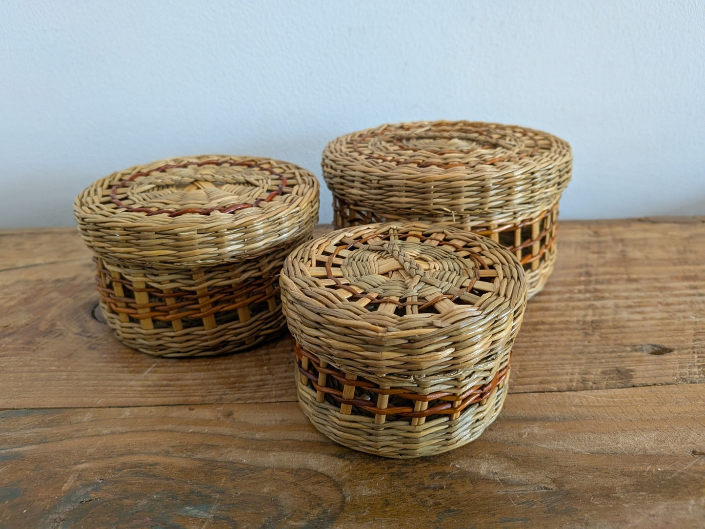 3x Round Woven BASKET Seagrass With Lid Trinket Sewing Storage Pots Rush Decor