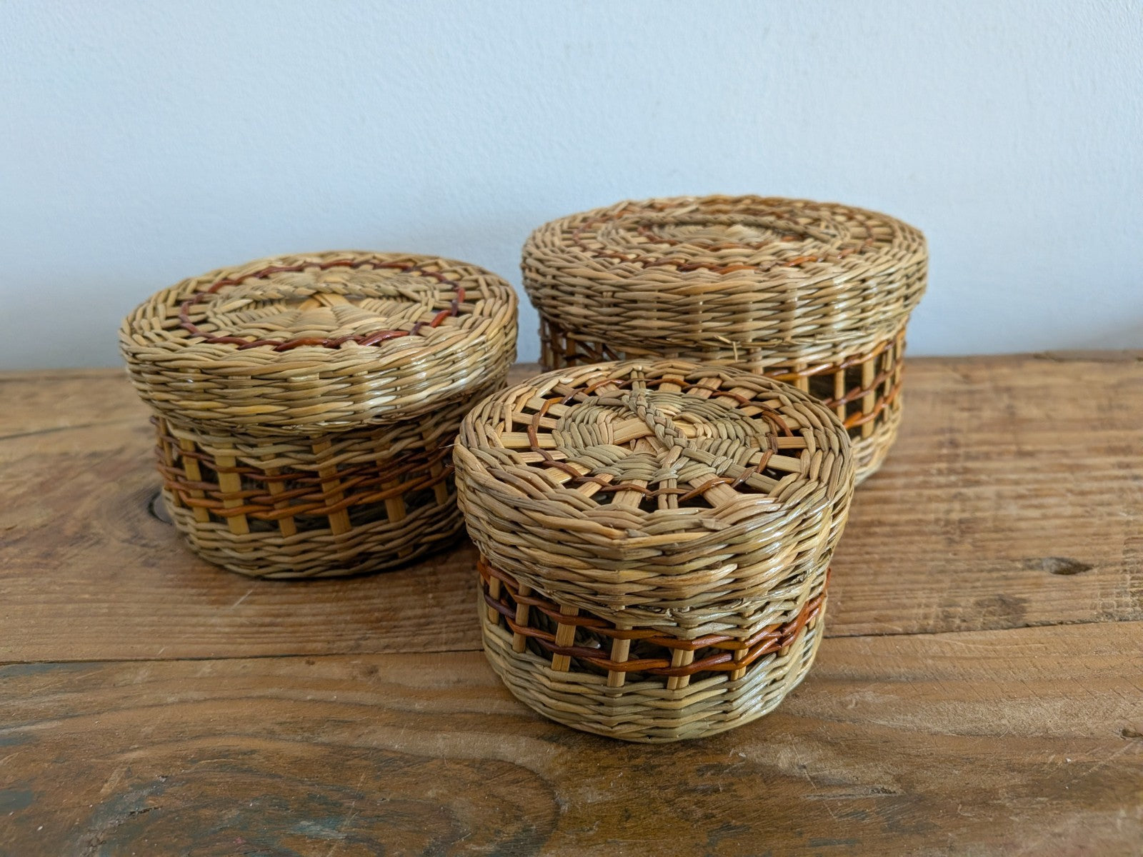 3x Round Woven BASKET Seagrass With Lid Trinket Sewing Storage Pots Rush Decor