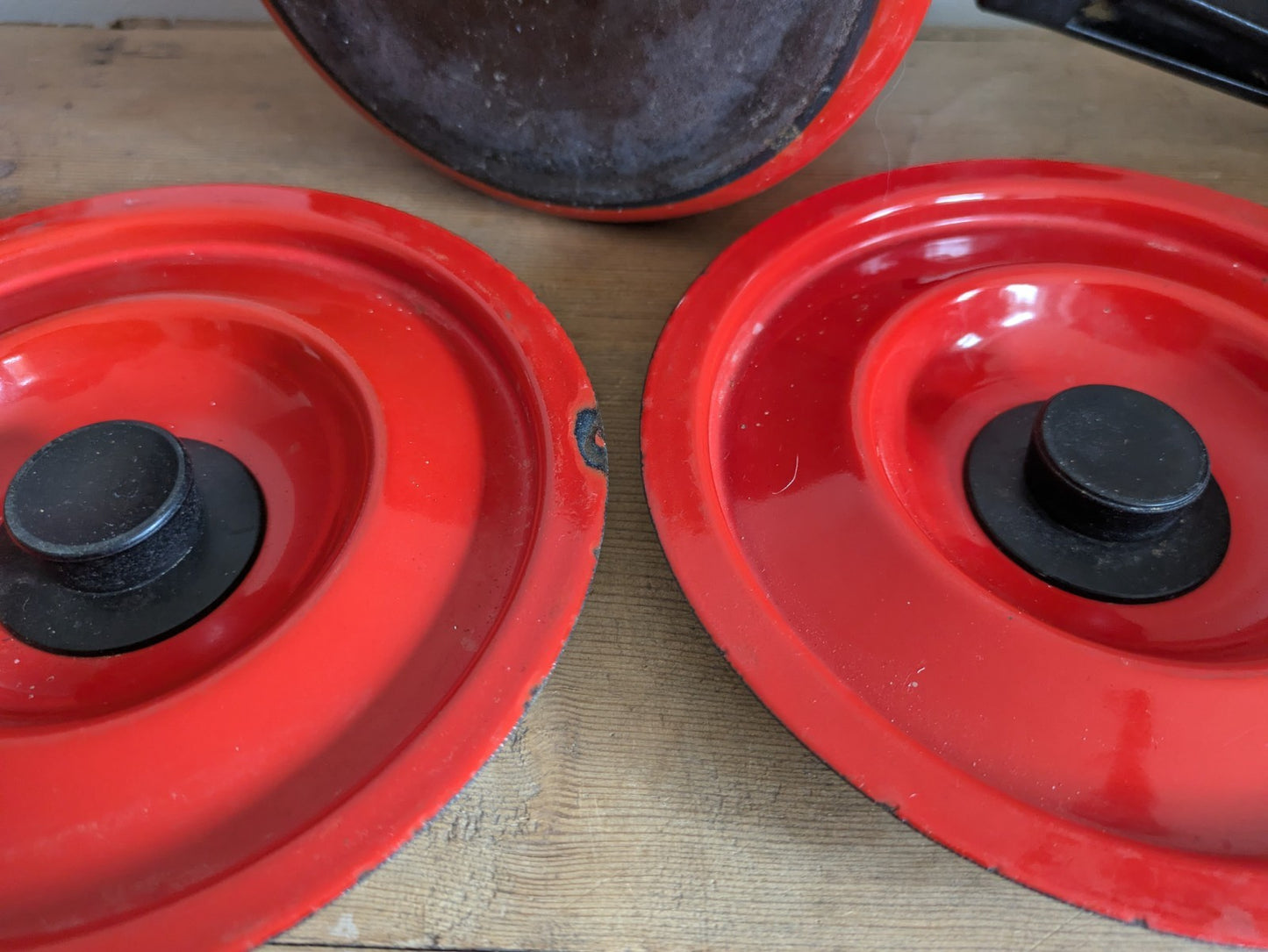 2 Vintage Red Enamel Saucepans Black Handles With Lids Retro Props Kitchenalia 
