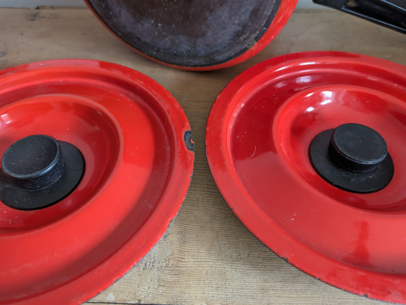 2 Vintage Red Enamel Saucepans Black Handles With Lids Retro Props Kitchenalia 