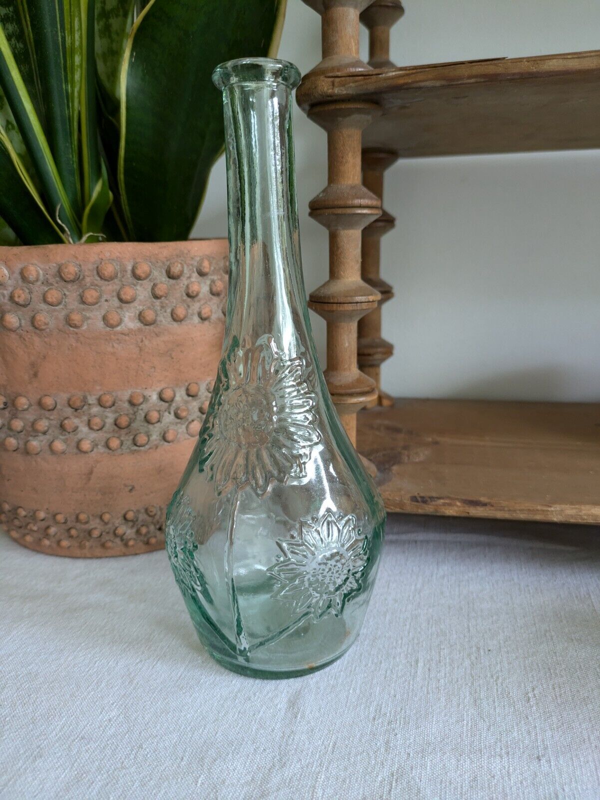 VINTAGE ART GLASS GENIE BOTTLE DECANTER WITH SUN FLOWERS NO STOPPER PRESSED Vgc