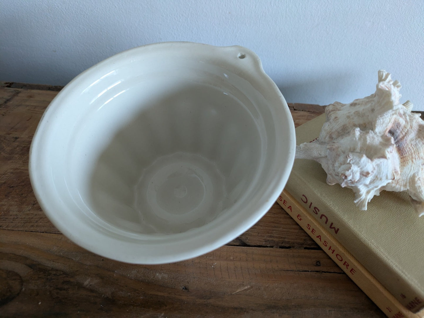 Wall Hanging Antique White Jelly Mould Round Ceramic Motif Vintage Circular Vgc