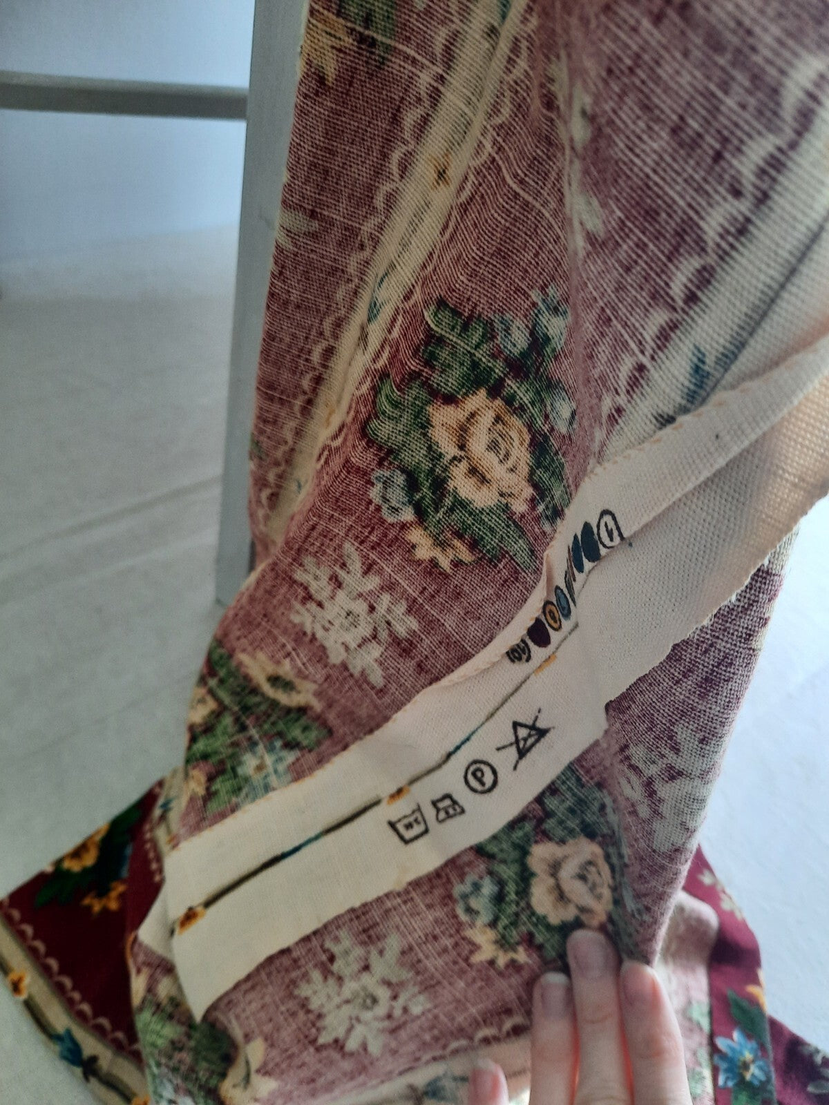 Vntg Heavy Weight Stripe 50s Fabric Thick 118cmLX 182.5cmW Retro Rose Floral Red