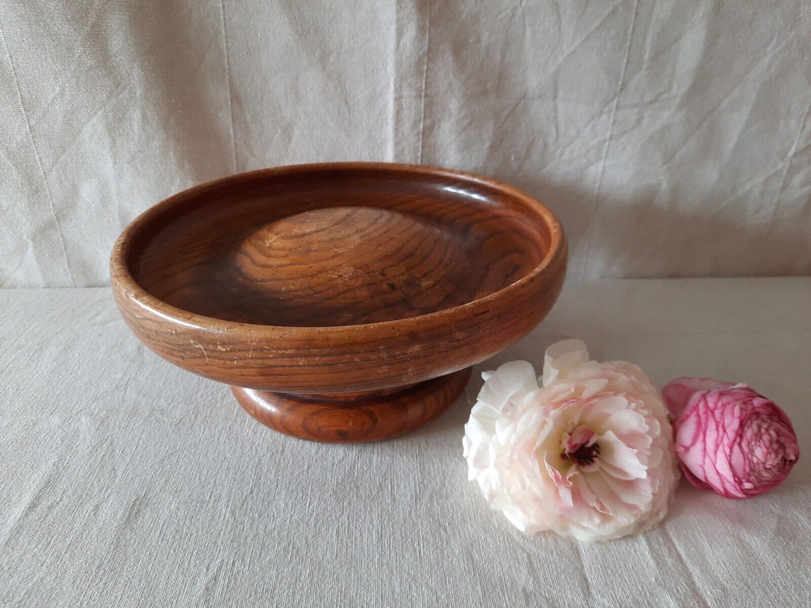 Vintage Hand Turned Elm Wood  Domed Centre Pedestal Fruit / Nut Bowl Antique 