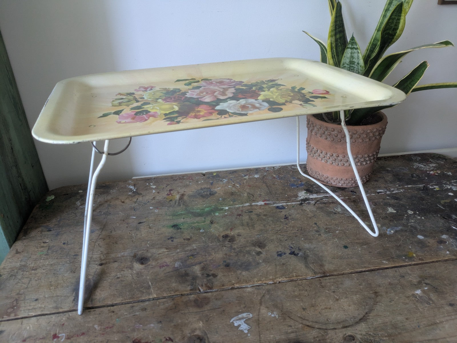 Vintage Retro Folding Lap Tray Breakfast Table Floral Rose Bouquet Prop Film TV 