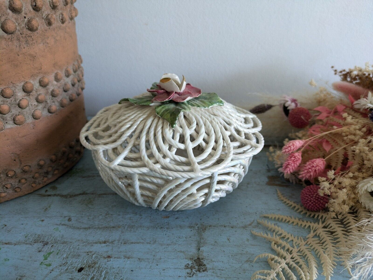 Vintage Shabby Chic Porcelain Flower Bowl Top Floral Rose Lattice Woven Basket 