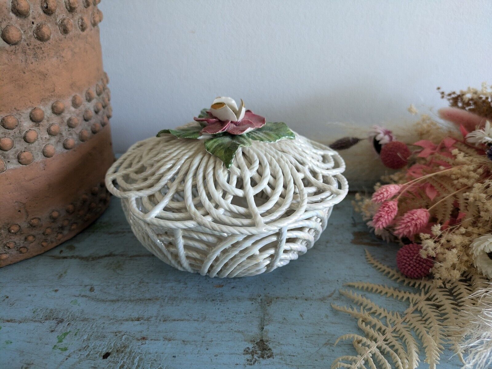 Vintage Shabby Chic Porcelain Flower Bowl Top Floral Rose Lattice Woven Basket 