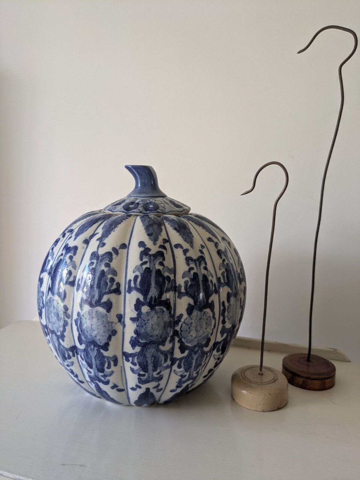 Chinese XL Porcelain Chinoiserie Ginger Jar Pumpkin melon Flow Blue Dish Pot vgc