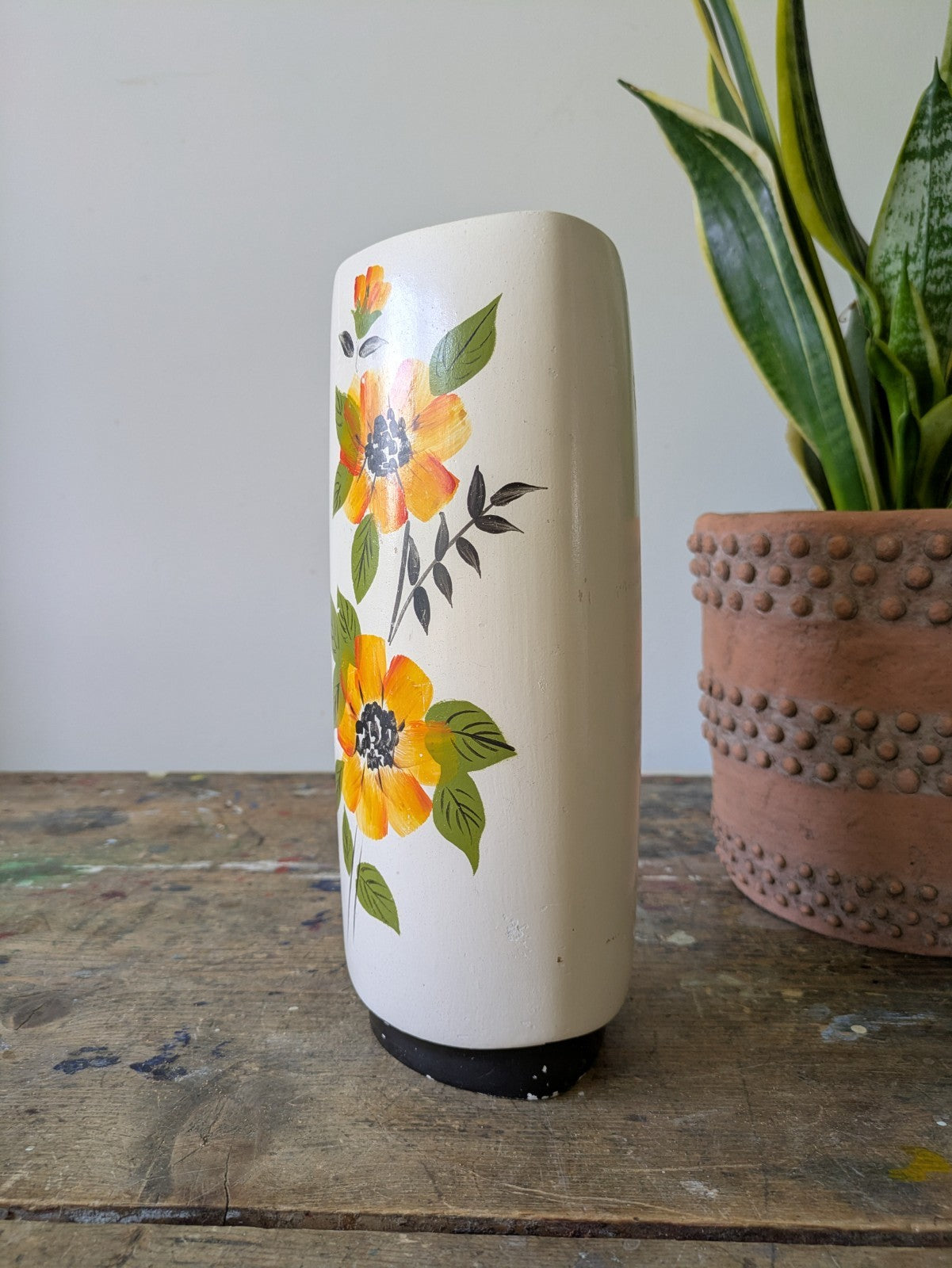 VINTAGE LARKHILL 3 SIDED POTTERY VASE FLORAL DESIGN MADE IN ENGLAND Triangular 
