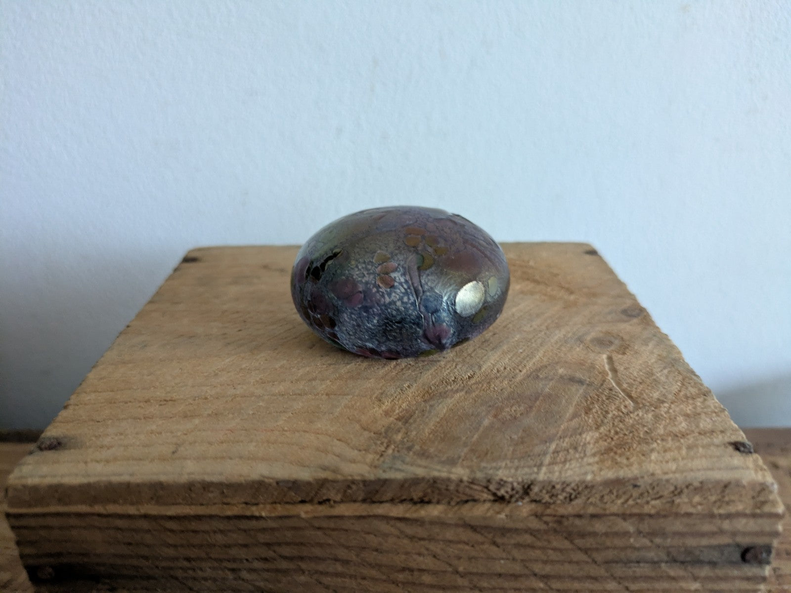 Isle of Wight Studio Purple Speckled Glass Paperweight Vintage Pebble Iridescent