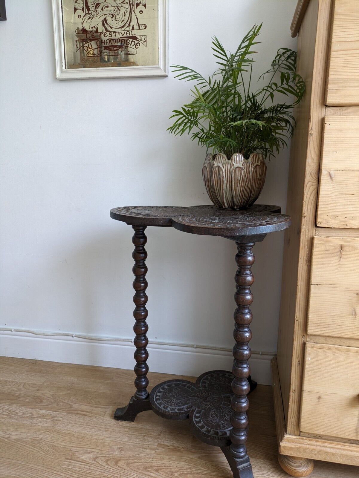 ANTIQUE IRISH DARK OAK SHAMROCK TABLE CLOVER CARVED BOBBIN TRIPOD THREE LEG VTG
